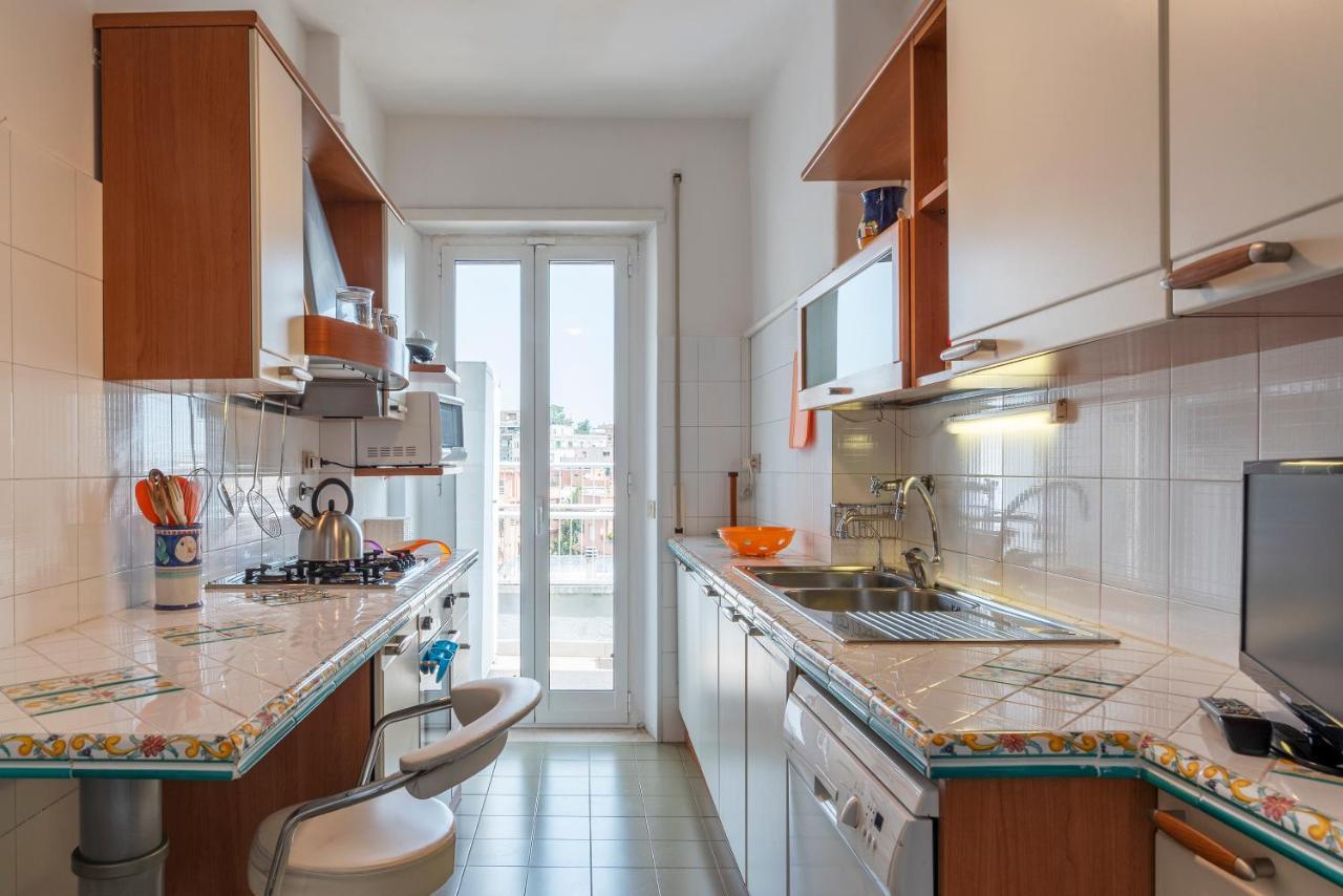 Roomy And Bright Apartment With Terrace Rome Buitenkant foto