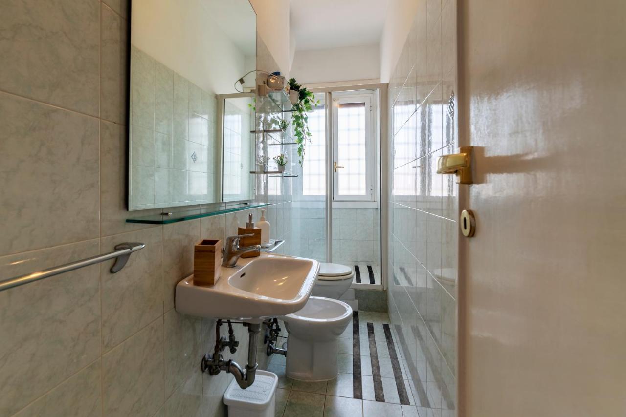 Roomy And Bright Apartment With Terrace Rome Buitenkant foto